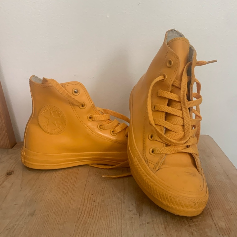 Yellow converse used